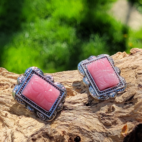 Western Boho Chic Etched Glass Silver Tone Earrings, pink - Picture 4 of 4